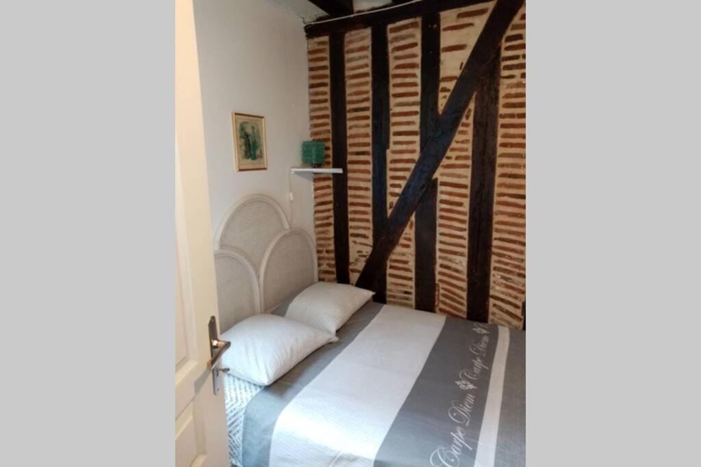 Meuble Tourisme Classe 1 Etoile - Coeur De Ville Quartier Cathedrale Τουρ Εξωτερικό φωτογραφία